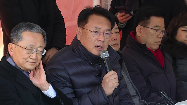 4일 한국당 정진석 의원이 최고위원-중진의원 연석회의에서 발언하고 있다