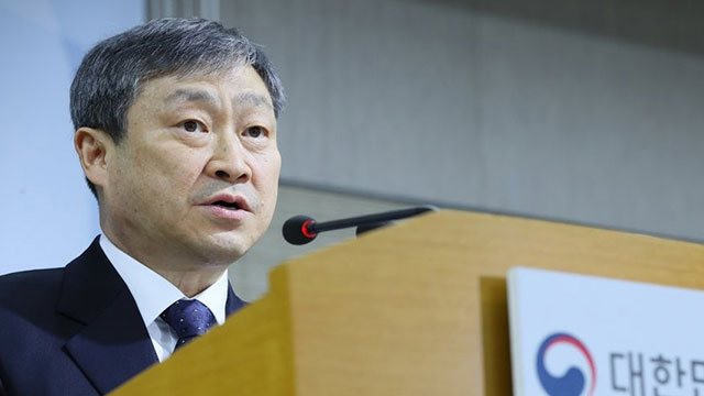 박백범 교육부 차관이 지난 1월 세종시 정부청사에서 ‘학교폭력 제도개선 방안’에 대해 설명하고 있다.