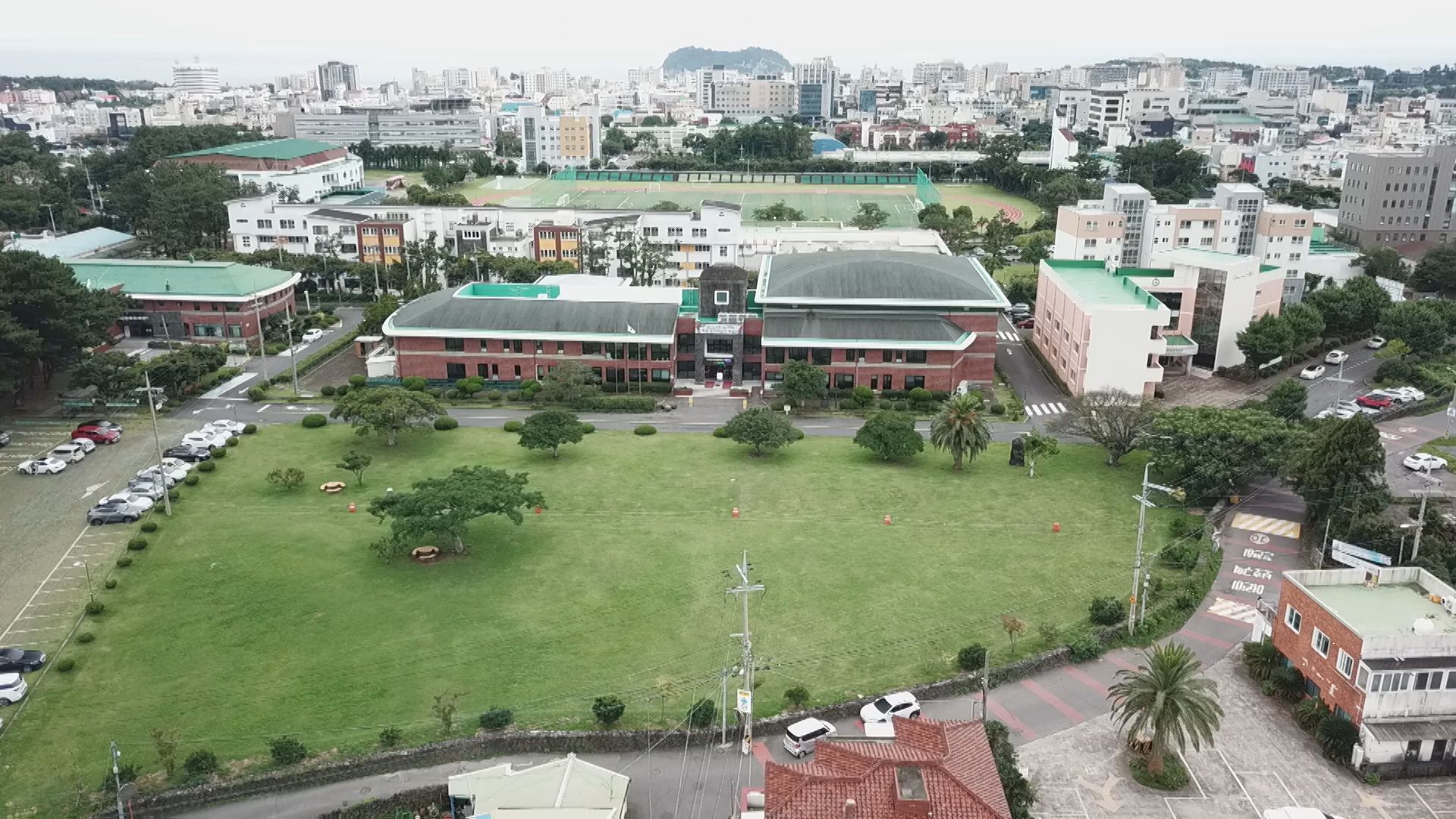 서귀포시 도시우회도로 개설 구간에 포함된 서귀포 학생문화원 앞 잔디광장