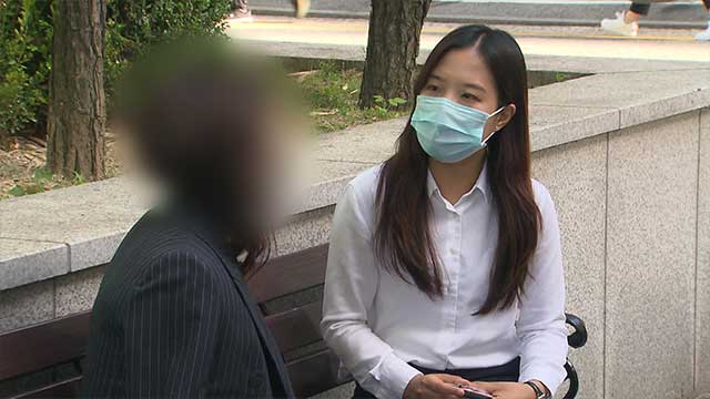 1일 사건 피해자인 김 씨(왼쪽)가 서울의 한 대학병원에서 KBS 취재진을 만나 인터뷰를 하고 있다.