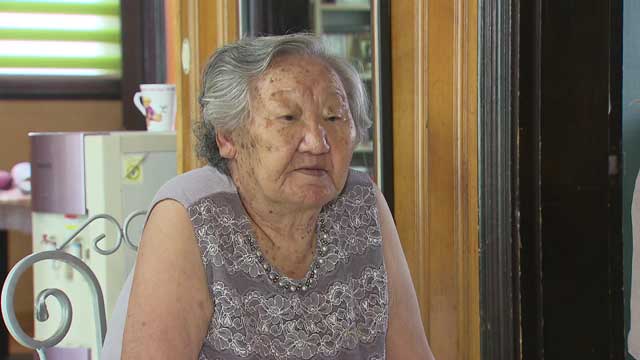 수양아들의 인천 집으로 돌아온 길원옥 할머니는 “가족들이 한데 다시 모여 사니까 좋다”라고 말했습니다.