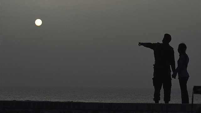 6월 24일 낮 쿠바 수도 아바나를 한밤처럼 어둡게 뒤덮은 사하라 먼지 구름의 모습 [사진 출처 : AFP=연합뉴스]