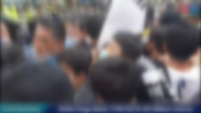 광화문 집회 당시 마스크를 턱에 걸고 있는 시민