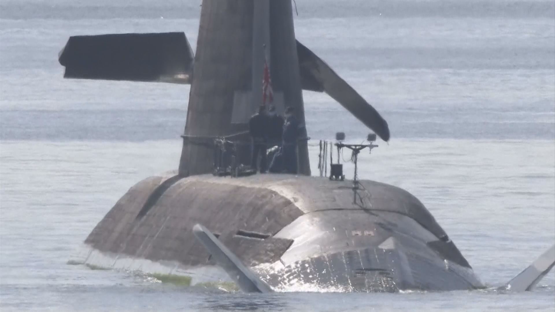  일본 고치현 앞바다에서 화물선과 부딪힌 후 파손된 ‘소류’ 잠수함, NHK 캡처