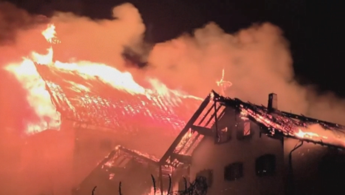  지난 20일 밤, 무주 덕유산리조트 티롤 호텔의 화재 장면