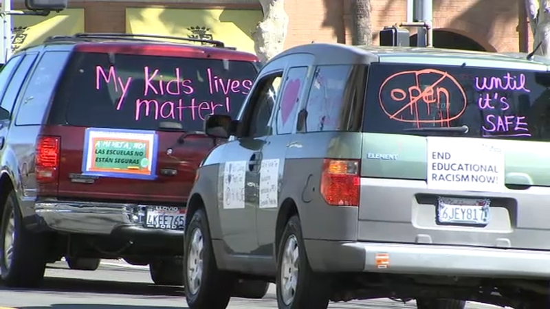 LA 교원노조 대면 수업 반대 차량 시위. 지난 20일 LA 시내 (출처:abc 뉴스)