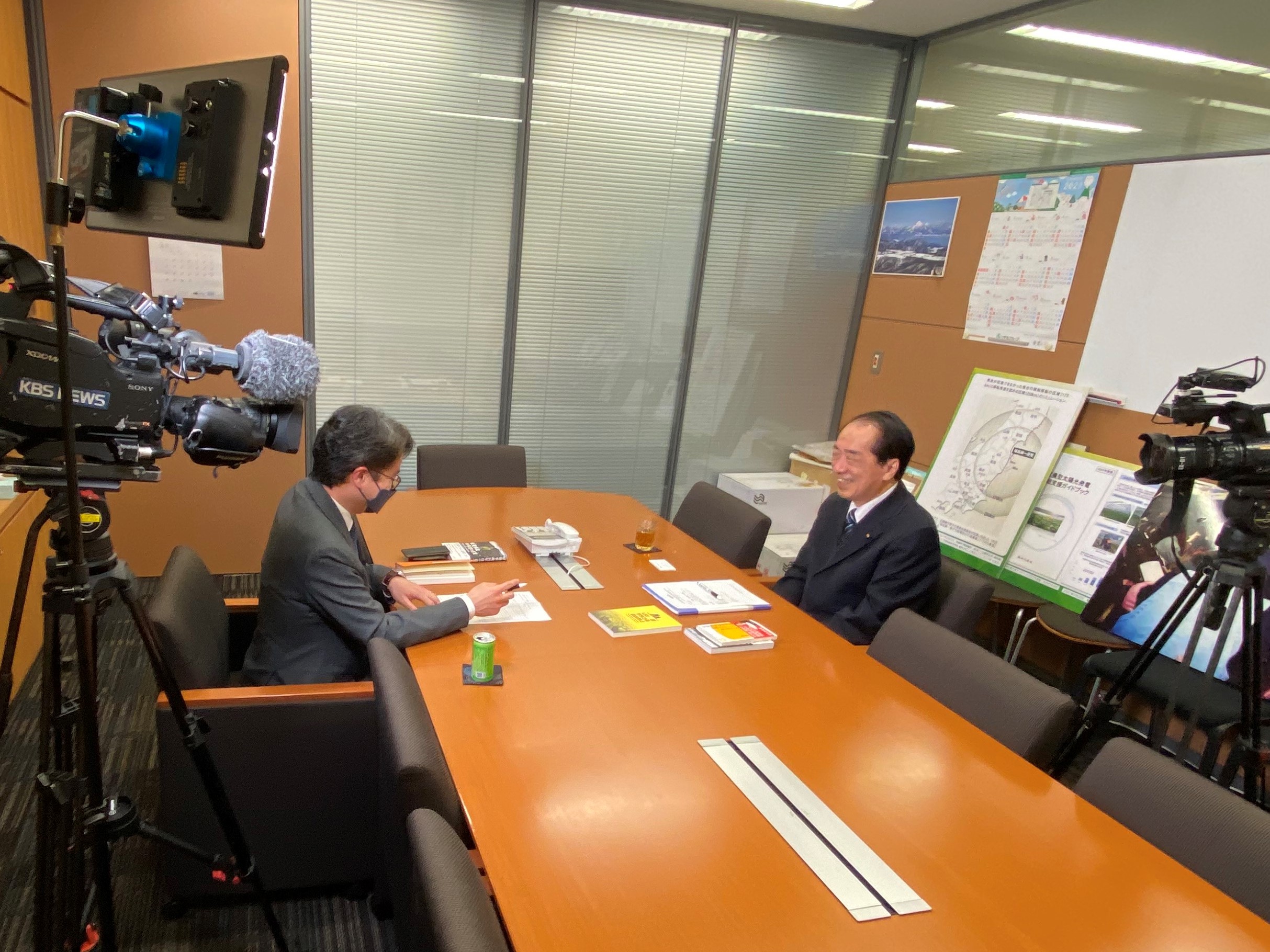 간 나오토 전 일본 총리가 9일 도쿄 중의원 회관에서 KBS 도쿄 특파원과 인터뷰를 하고 있다.