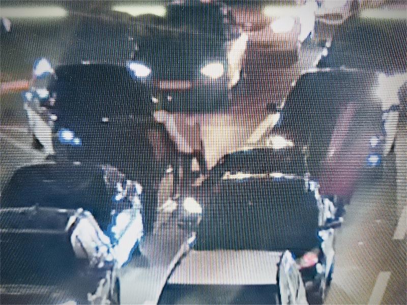 슈퍼카 운전자와 옆 차량 운전자가 다투는 모습. 인터넷 커뮤니티(보배드림) 캡처