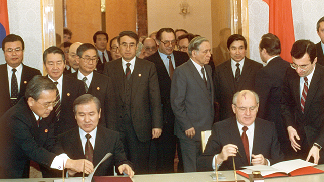 1990년 6월 4일 진행된 첫 한소 정상회담.