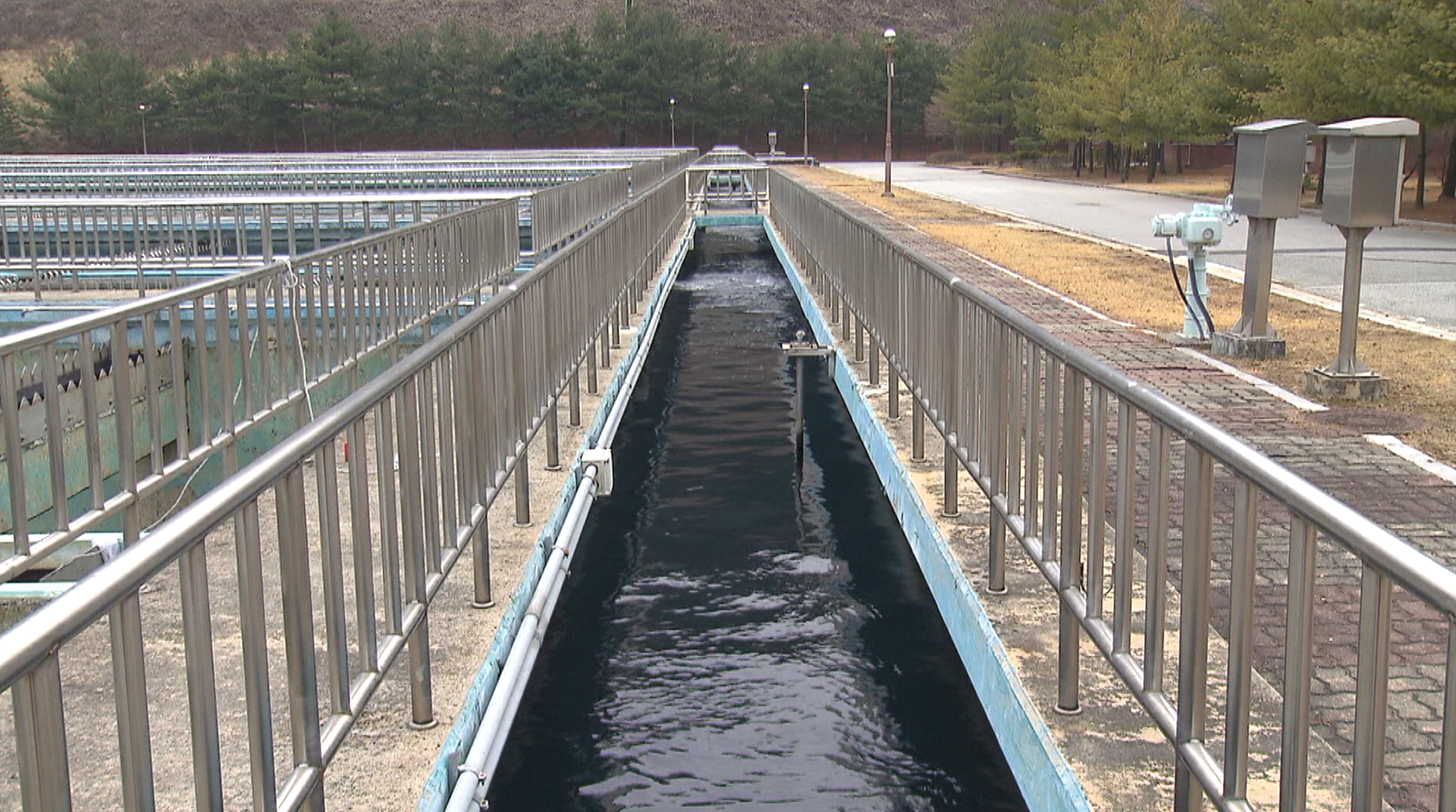 3년 넘게 이어진 충북 충주댐 물값 미지급 갈등은 법정에서 다뤄진다.