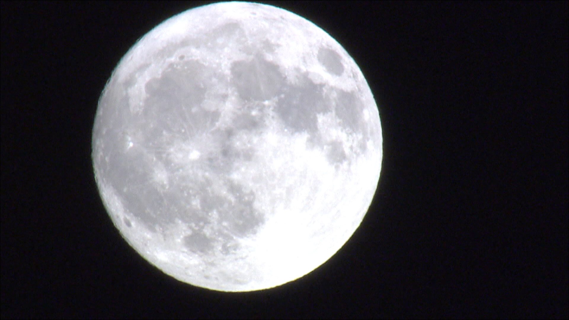 오늘 밤 100년 이래 가장 둥근 추석 보름달 구경하세요