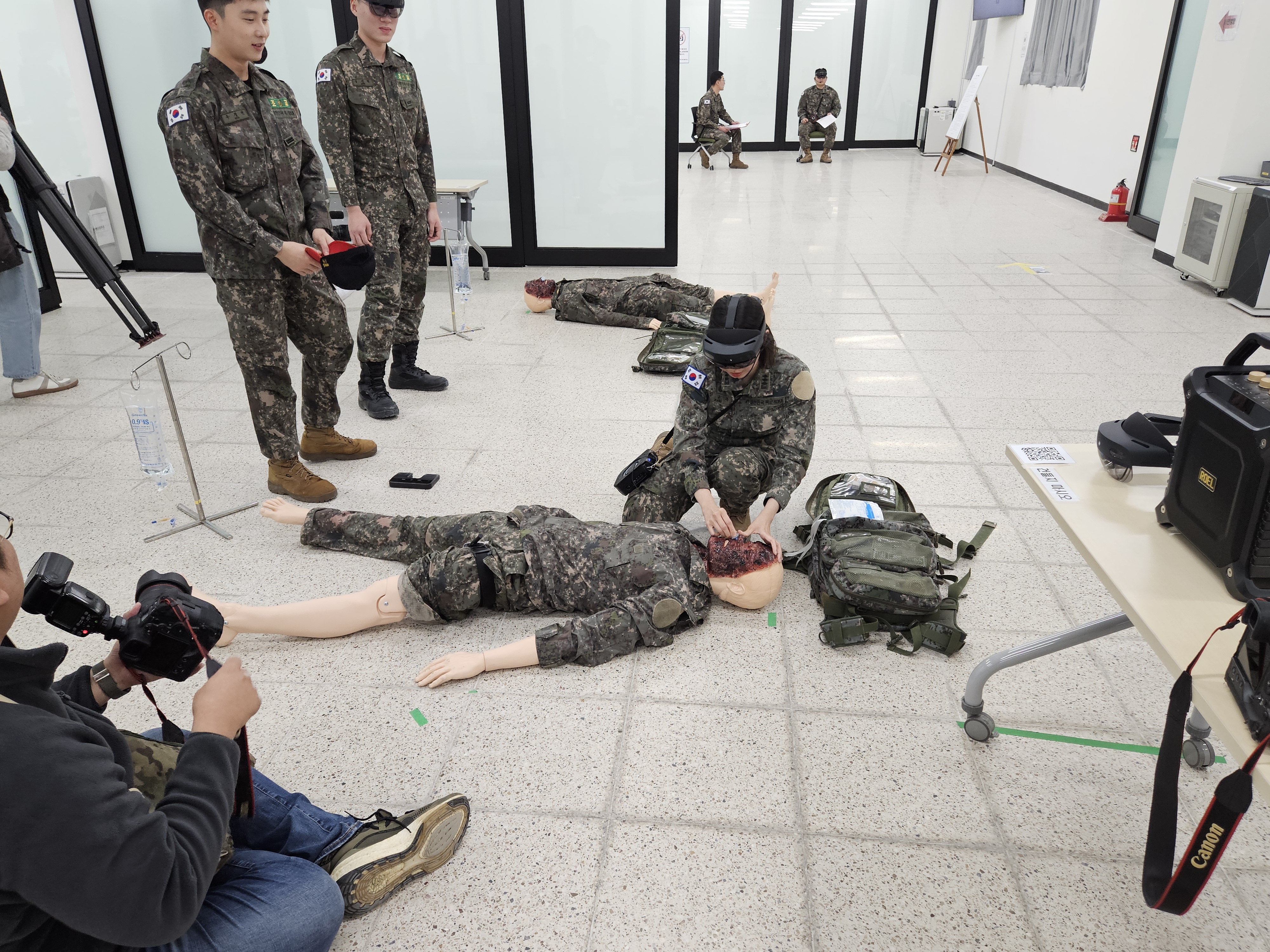 아이유 자막 합성 AR로 훈련하니 실전 같아”…의무교육도 증강현실 활용시대