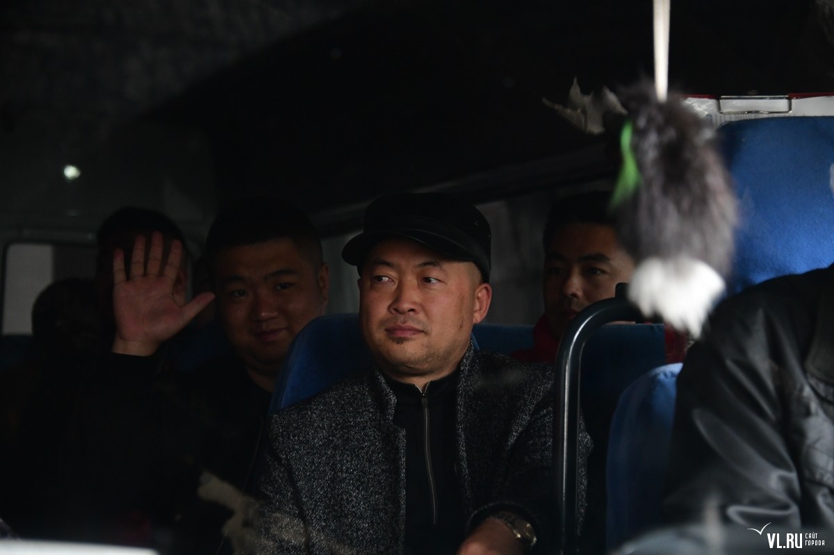 블라디보스토크 항에 도착한 만경봉호에 타고 있던 중국 관광객들