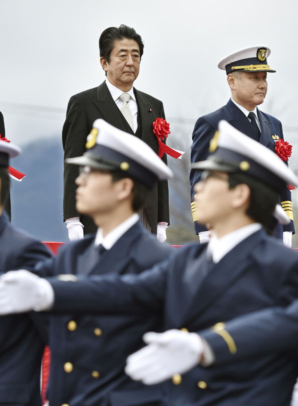 지난 19일, 일본 교토(京都)의 해상보안학교 졸업식에 현직 총리로는 처음으로 참석한 아베 신조(安倍晋三) 일본 총리 (사진:연합뉴스)