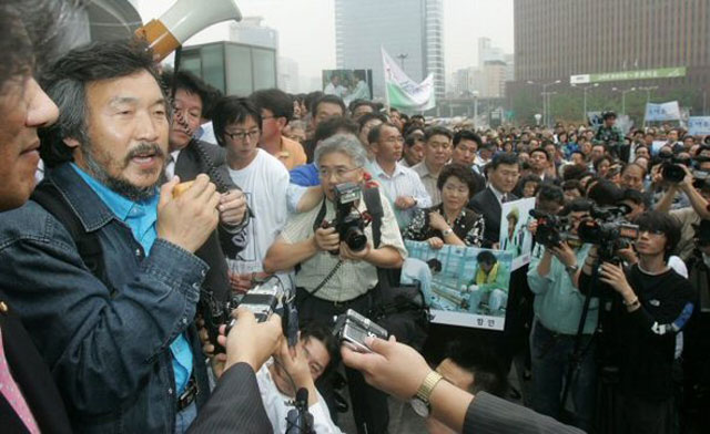 ▲손학규 민심대장정 마무리 기자회견(2006년 10월 9일)