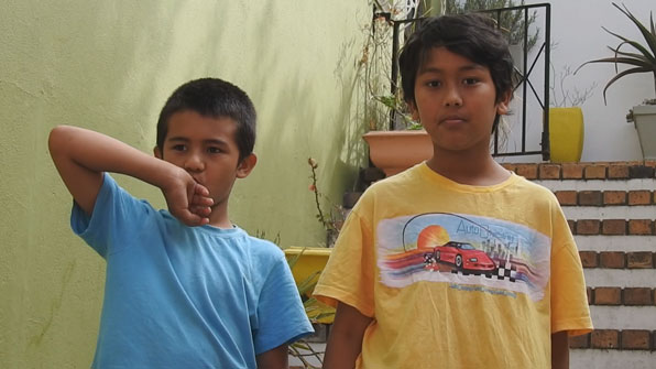 보캅 마을 주민인 압둘 콰윰(오른쪽) 얼굴에는 전형적인 아시아인의 이목구비가 남아있다.