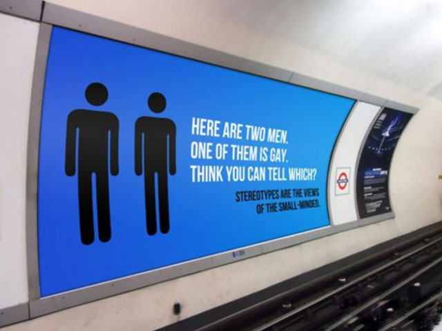 런던 지하철역에 걸린 성소수자 인권 광고 （출처: 텀블러）