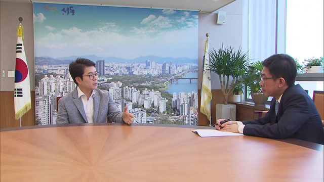 KBS와 인터뷰 중인 정원오 서울 성동구청장(왼쪽)