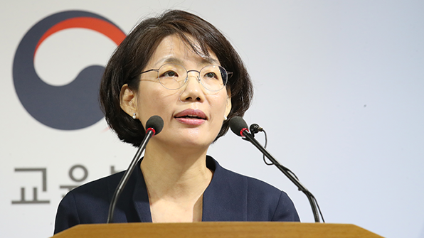 10일 박춘란 교육부 차관이 10일 2021년도 수능 개편 시안을 발표하고 있다. 