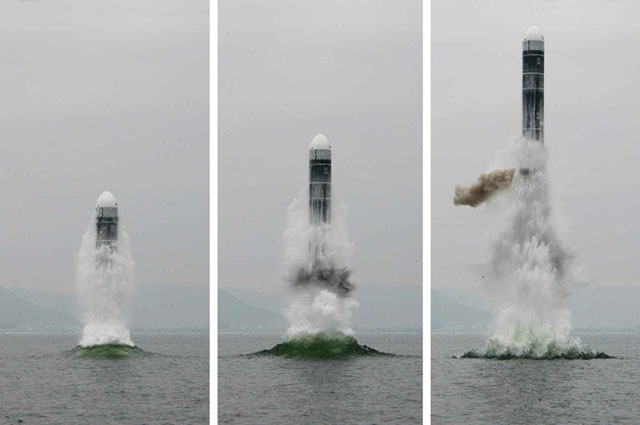 북한이 신형 SLBM인 ‘북극성 3형’을 시험발사했다며 지난해 10월 3일 관영매체에 공개한 사진.
