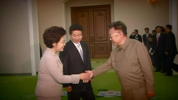 2007년 10월 북한을 방문한 노무현 대통령과 권양숙 여사가 김정일 위원장과 만난 모습