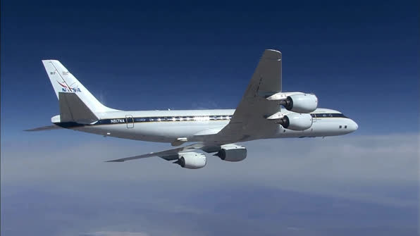 미국 NASA의 '하늘을 나는 실험실', DC-8 항공기