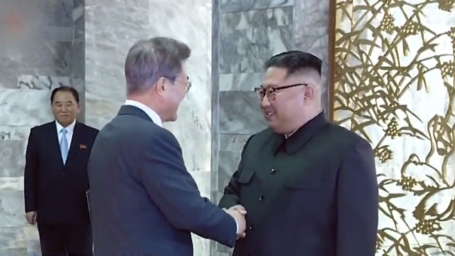 문 대통령·김 위원장, 최소 두 차례 정상회담 …공동 회견 가능성