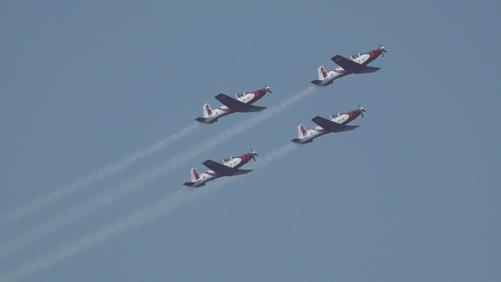 독립기념일인 15일 이스라엘 공군이 에어쇼를 펼치는 모습