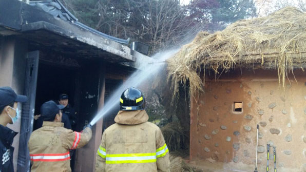 박정희 전 대통령 생가 추모관 화재…방화범 검거