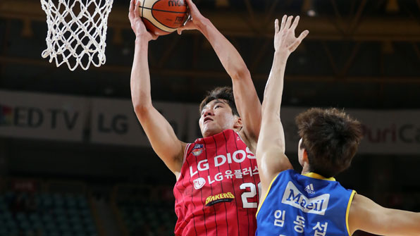 ‘박인태 활약’ LG, 삼성전 홈 10연승 행진