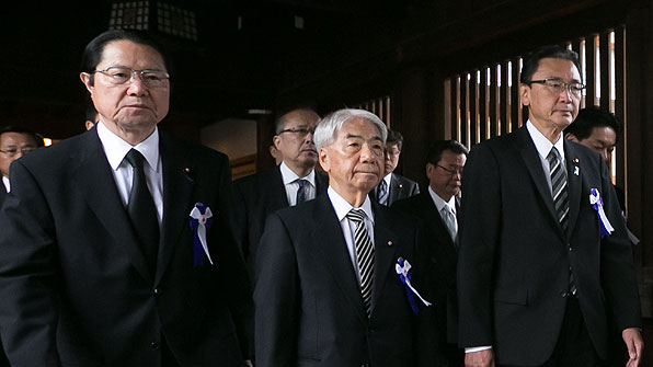 日의원들, 또 야스쿠니 집단 참배…아베는 공물보내