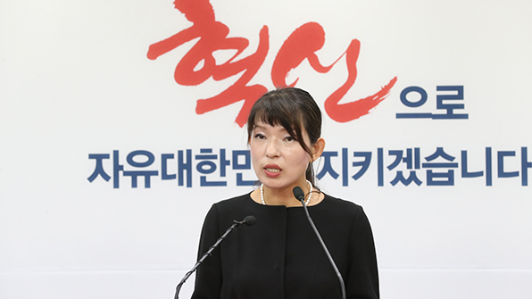 한국당 혁신위, ‘박근혜 출당 문제’에 “책임 논의해야”