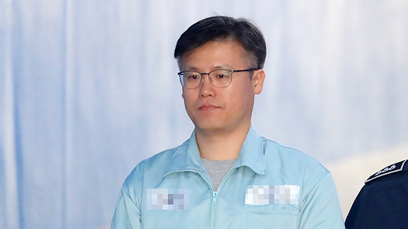 ‘靑 기밀 문건 유출’ 정호성 1심 징역 1년 6개월