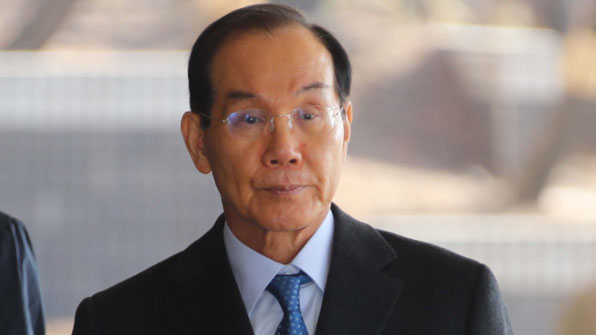 ‘다스 소송비 대납 의혹’ 이학수 검찰 출석 “성실히 조사”