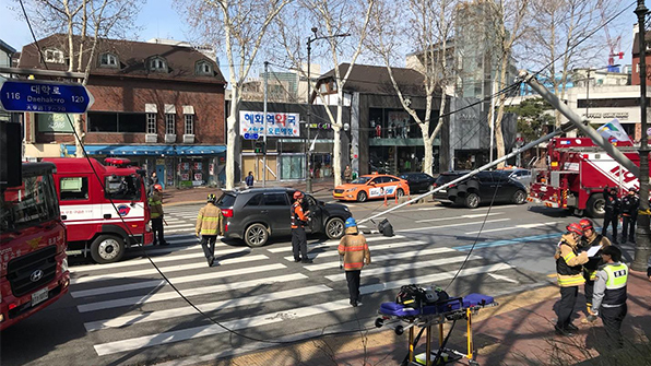 서울 혜화동서 신호등 넘어져 일대 정체…인명피해 없어