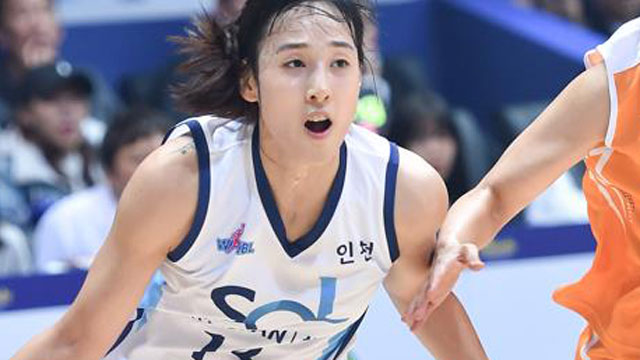 ‘김단비 29점’ 신한은행, 삼성생명 꺾고 시즌 첫 승리