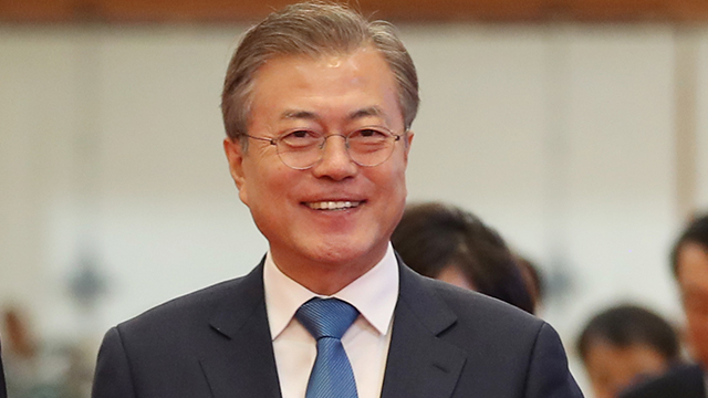 文 대통령 “자랑스런 수출 성과를 포용적 성장으로 이어가야”