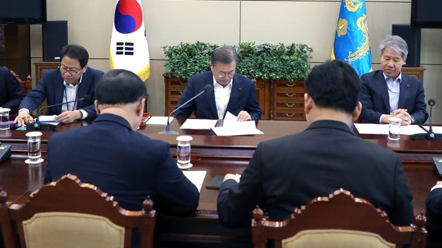 文 대통령, 홍남기 경제부총리 첫 정례보고 받아…2기 경제팀 과제 주목