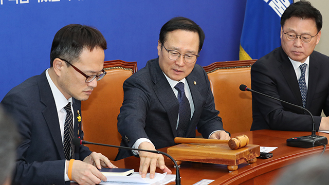 민주당 “4월 15일까지 선거법 개정 마무리해야”