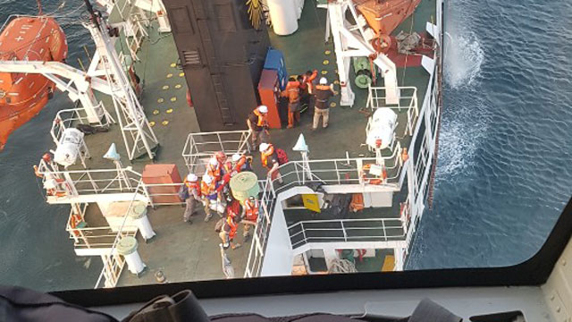 제주 이어도 해상서 운반선 침수중…선원 전원 구조