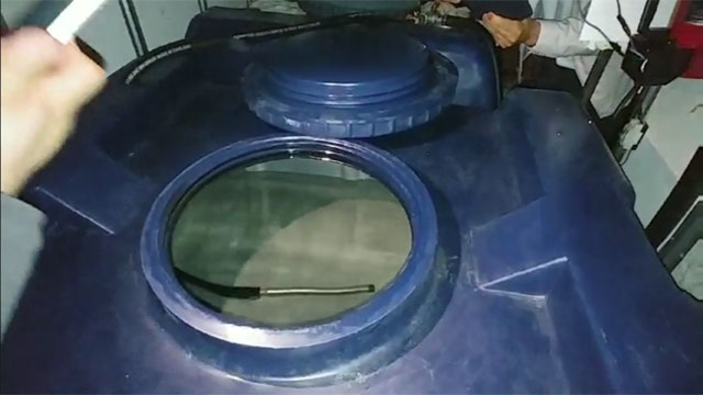 냉동 탑차에 설치된 유류 탱크