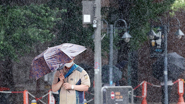 Central Disaster and Safety Countermeasures Headquarters Activated: Heavy Rain Warnings and Safety Measures