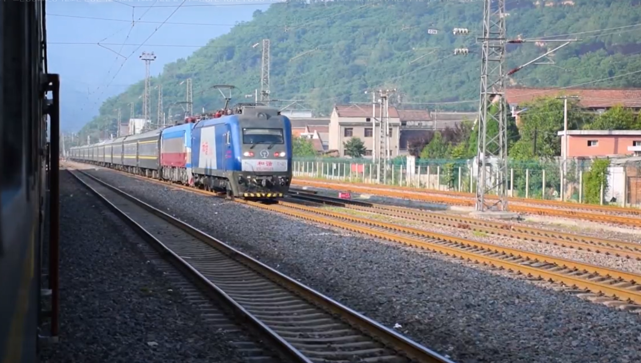산시성 바오지시와 쓰촨성 청두시를 잇는 바오청 열차