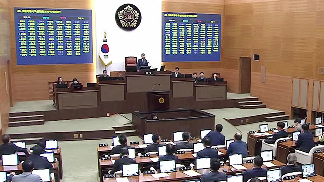 서울 학생인권조례 폐지안 시의회 통과…조희연 “역사 후퇴, 재의 검토”