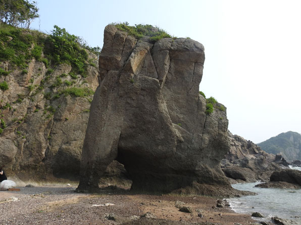 굴업도 코끼리 바위. 화산암의 침식으로 형성됐다.