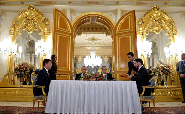 푸틴 러시아 대통령과 에르도안 터키 대통령이 가스관 협정 조인식을 갖고 있다.