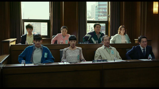 국민참여재판을 다룬 영화 ‘배심원들’(2019)의 한 장면.
