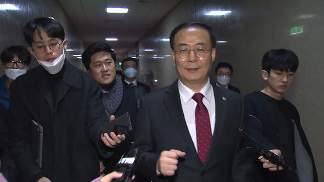 3일 국회의장에게 획정안을 제출하기 위해 국회를 찾은 김세환 선거구획정위원회 위원장