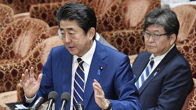 아베 신조 일본 총리가 중의원 예산위원회에 출석해 의원의 질문에 답변하고 있다. (교도=연합뉴스)