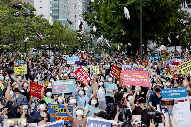 지난 25일 서울 시내에서 열린 정부의 부동산 규제에 항의하는 집회.